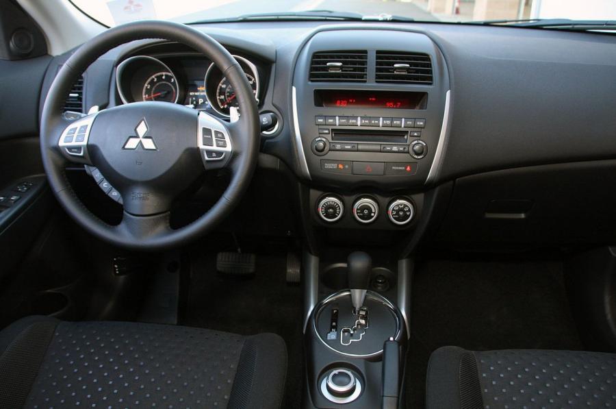  Mitsubishi Outlander Sport 2011 года  (фото 29 из 49)